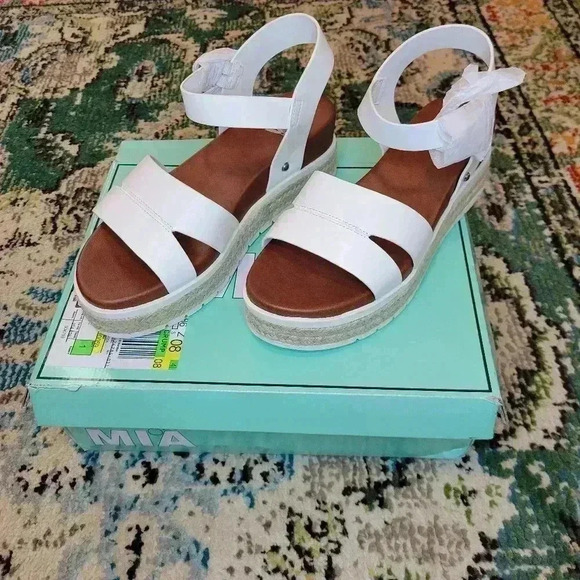 NIB MIA Girl White Strappy High Platform Chunky Sandals, Size 8 Open Toe - Picture 3 of 9